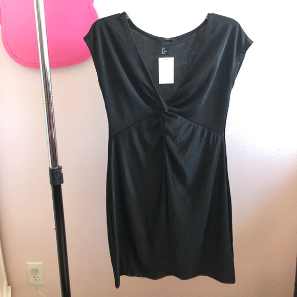 H&M Dresses & Skirts - Brand new H and M dress